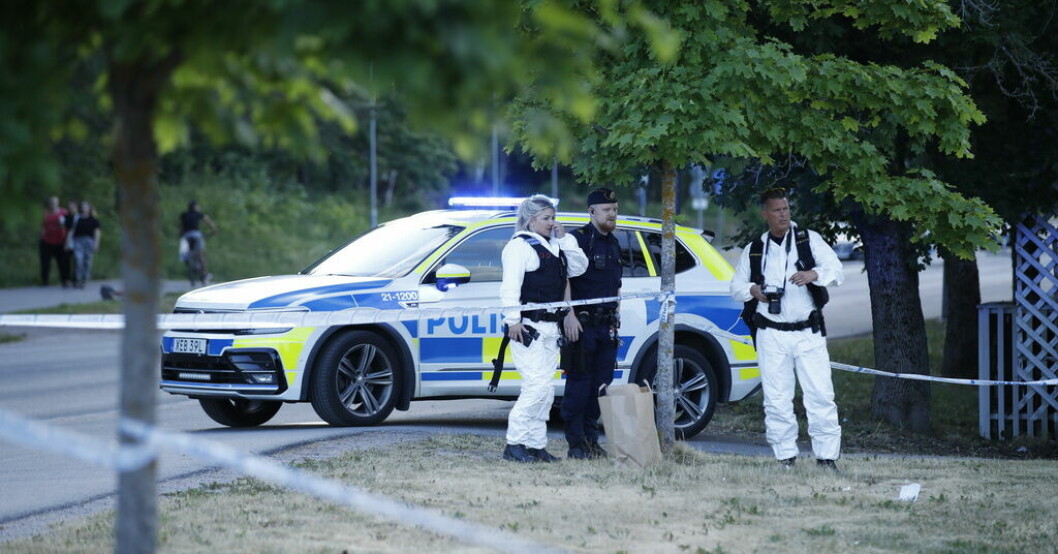 En pojke skadades vid en skottlossning inträffade vid Gottsunda centrum, Uppsala, på midsommarafton. Ingen gripen för skottlossning i Uppsala