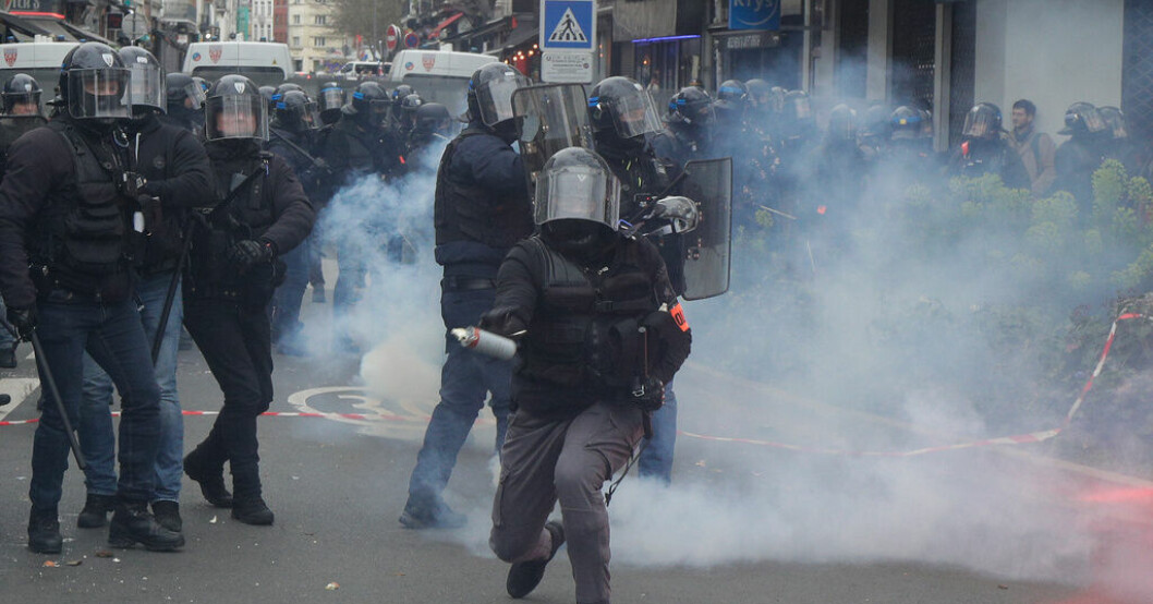 740 000 protesterar – våldsamma sammandrabbningar: ”Döda poliser…”