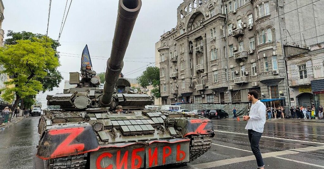 En stridsvagn med Wagnergruppens flagga på plats i Rostov-vid-Don på lördagen. Wagnergruppens uppror: Detta har hänt