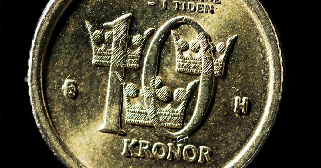 En svag liten rackare. Arkivbild. Företagen pressas av den svaga kronan