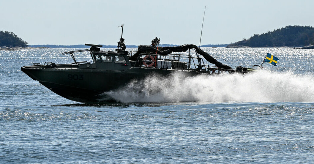 En svensk stridsbåt 90 under en övning i april i år. Försvaret köper in snabbskjutande kulsprutor