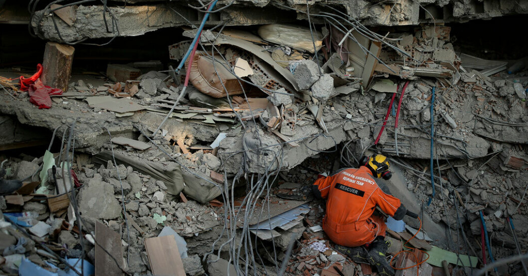 Över 33 000 bekräftat döda i jordbävningen