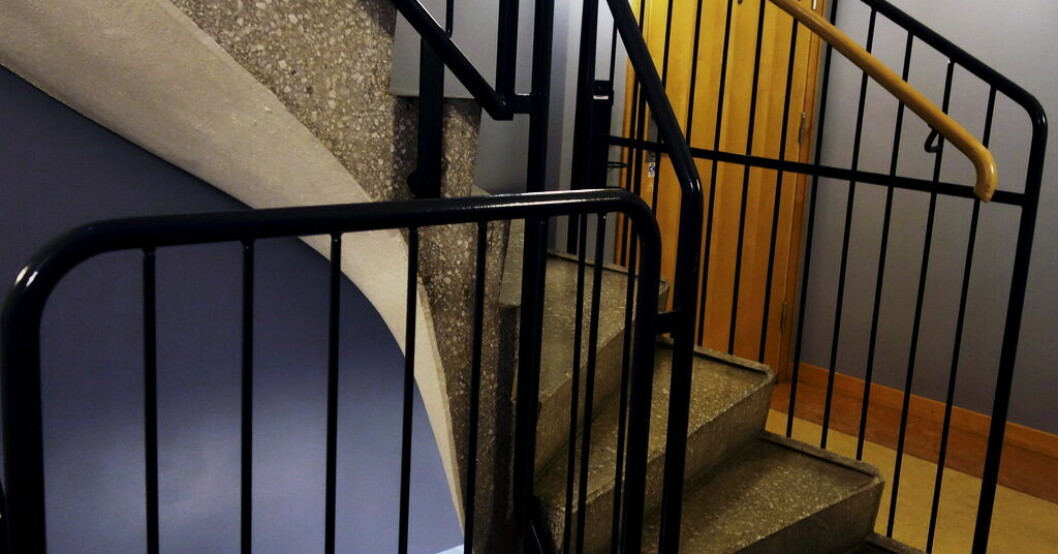 Enligt hyresvärden skapade sonens beteende ett så pass stort obehag att grannarna i huset inte vågade gå ut med soporna. Arkivbild. Sonen terroriserade grannar – föräldrar vräks