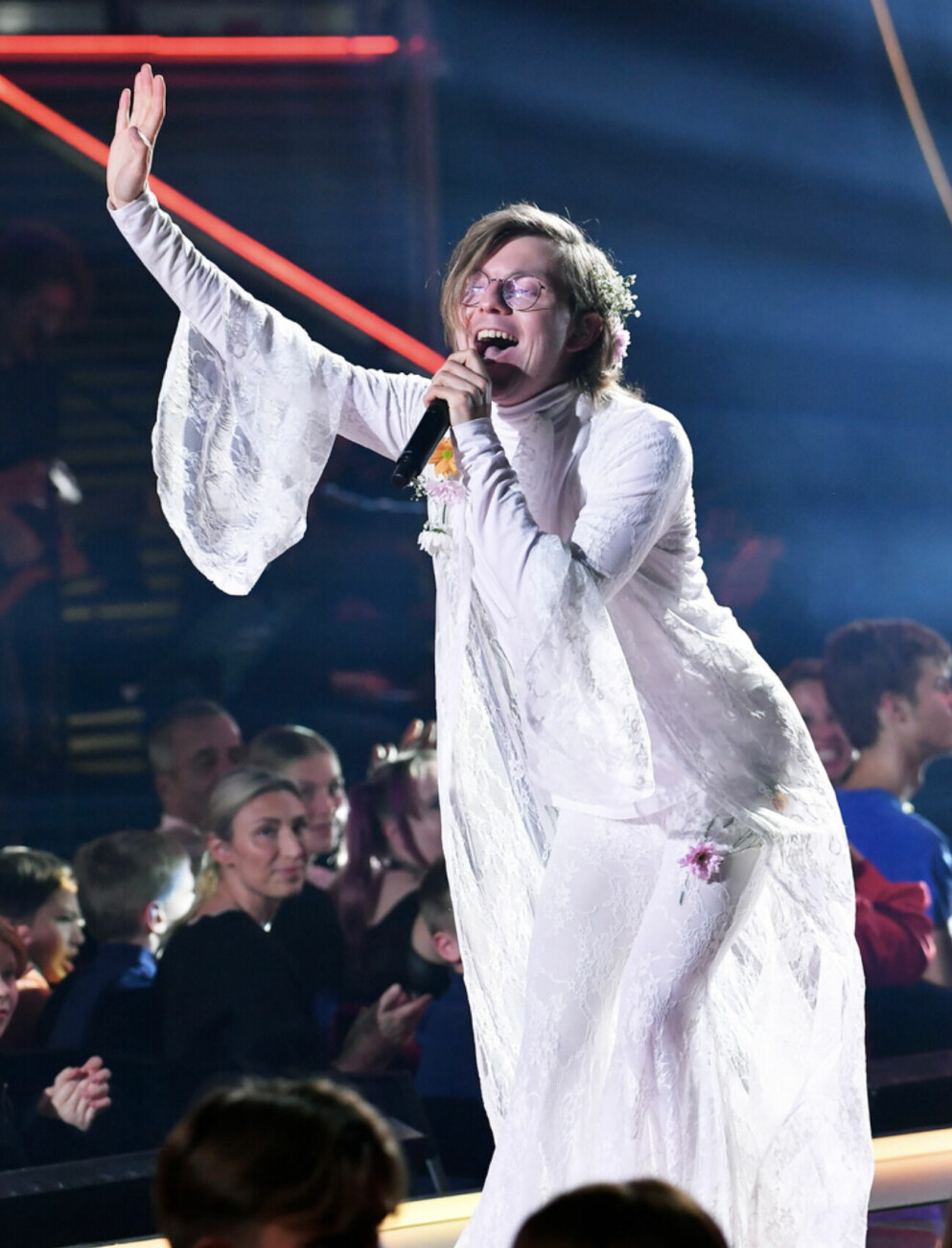 Erik Elias är en av årets favoriter i<span class=" italic" data-lab-italic_desktop="italic"> Idol </span>2021. Erik Elias sjunger på Idol-scenen