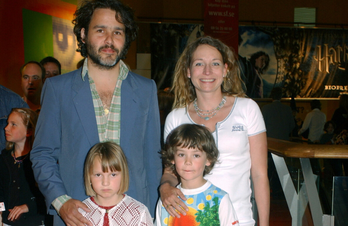 Erik och Martina Haag med barn på premiär 2004. Erik och Martina Haag med barn