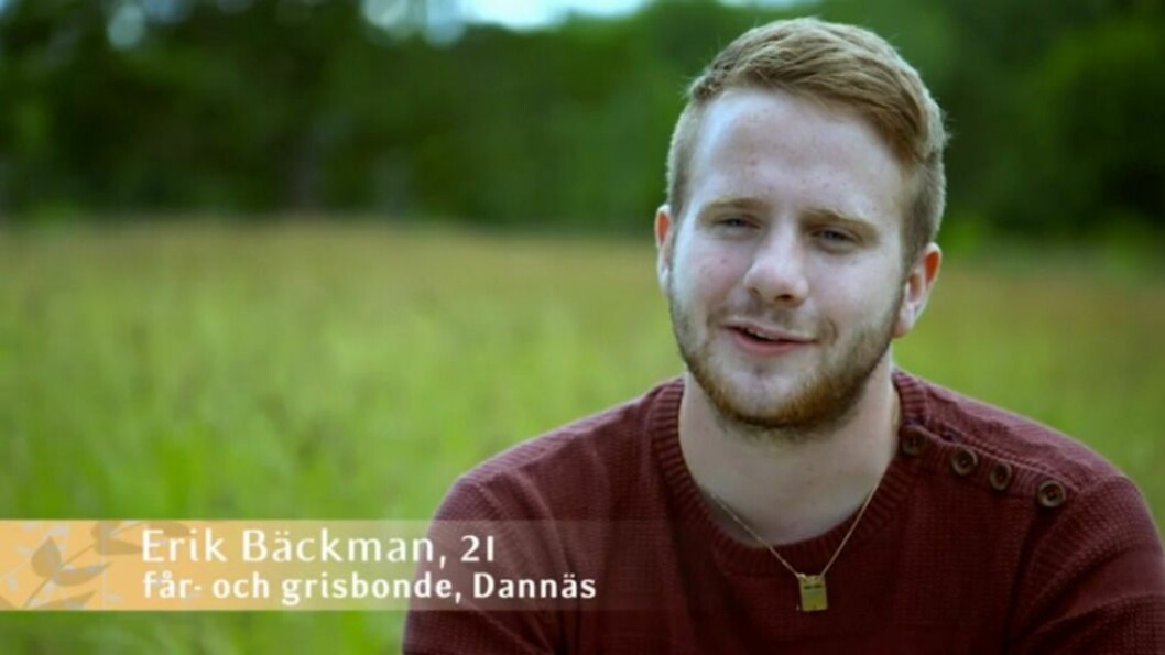 Erik Bäckman har fullt upp med sina brevskrivare. Erik Bäckman har fullt upp med sina brevskrivare.