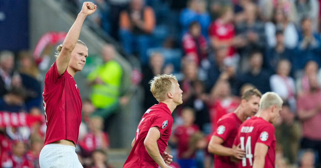 Erling Braut Haaland jublar. Guldklocka och dubbel – Haaland ordnade segern
