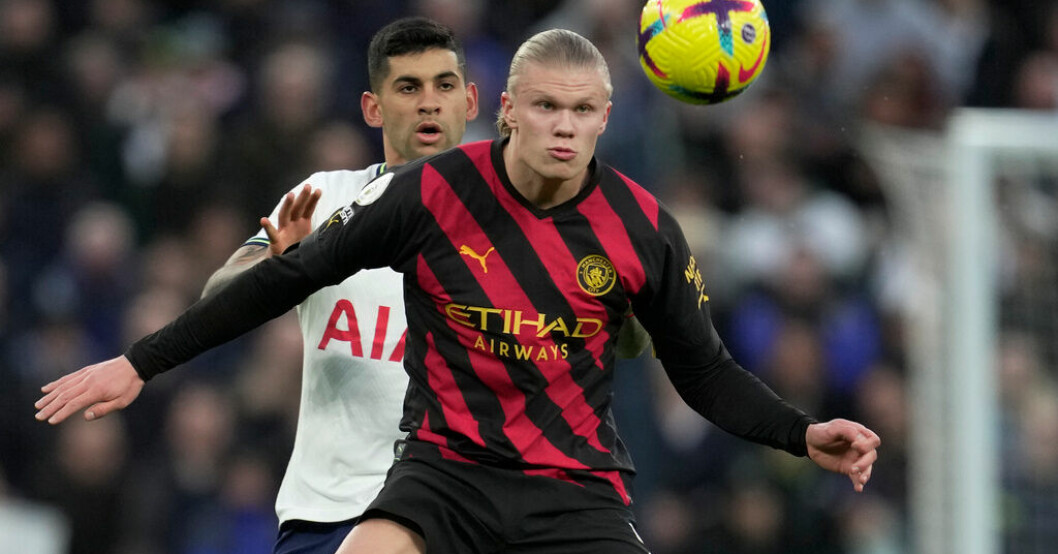 Erling Braut Haalands Manchester City möter Aston Villa i Premier League på söndag. Arkivbild. Toppligor håller tyst minut för skalvets offer