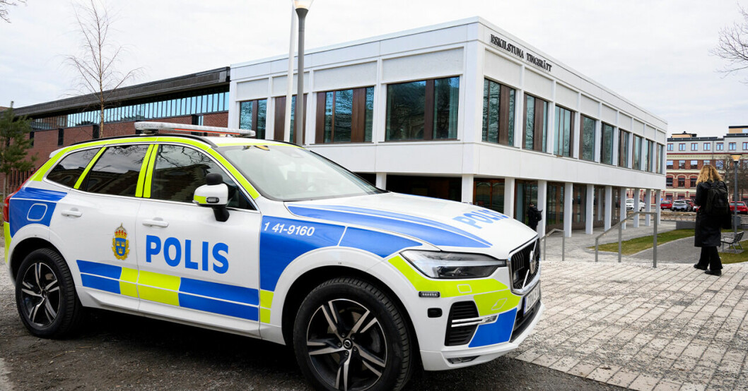 Två kvinnor hölls inlåsta under hot i Eskilstuna – rånades och våldtogs.