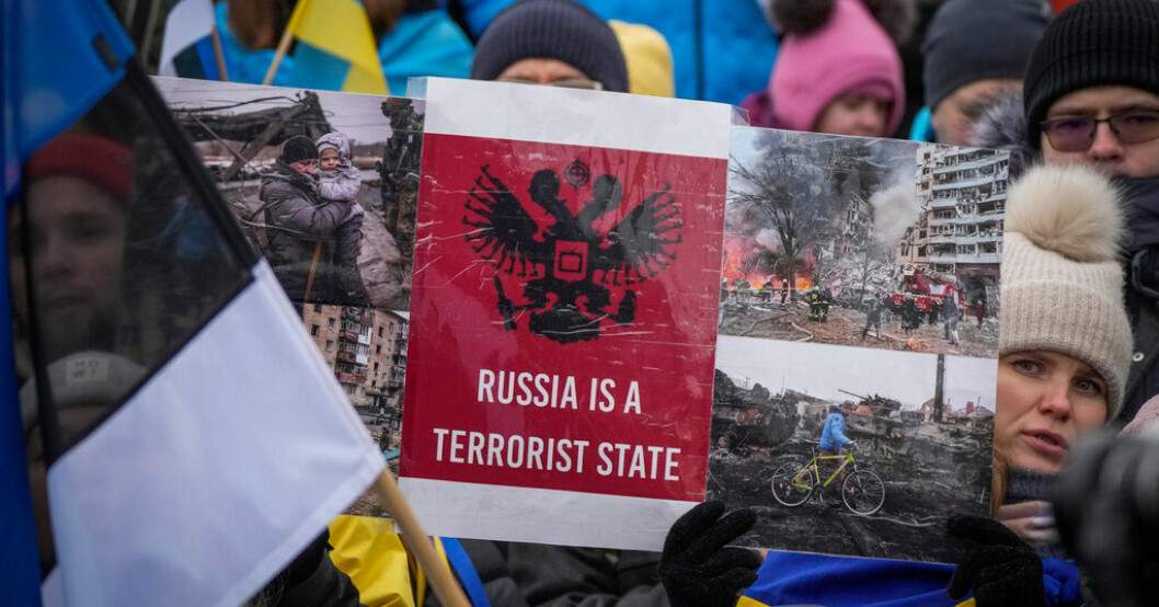 Ester och ukrainare vid en demonstration mot Rysslands krig i Ukraina i Tallinn förra veckan. Rysk skugga över Estlands val