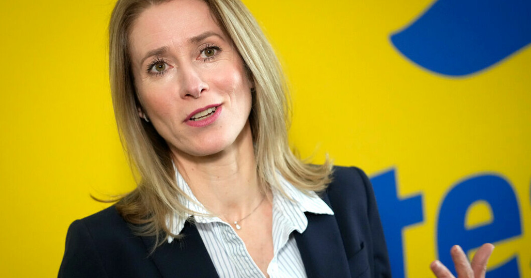 Estlands premiärminister Kaja Kallas lär med all sannolikhet få fortsätta på sin post. Här framträdde hon inför ett pressuppbåd på måndagen. Styrkebesked av Kallas – ser fyra alternativ