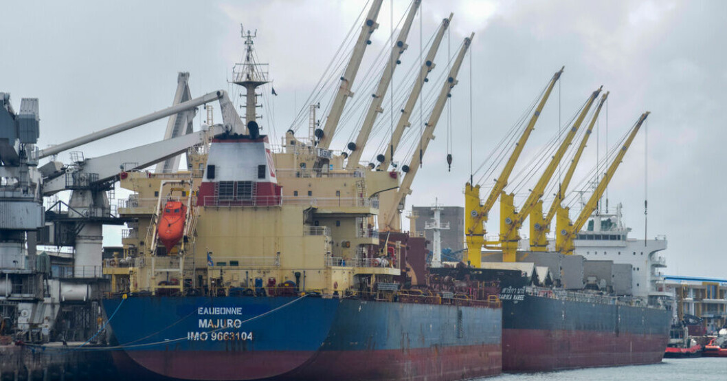 Ett fartyg med 53 000 ton vete – vars transport möjliggjorts av spannmålsavtalet – dockar i hamnen i kenyanska Mombasa i november. Klockan tickar för omtvistat spannmålsavtal