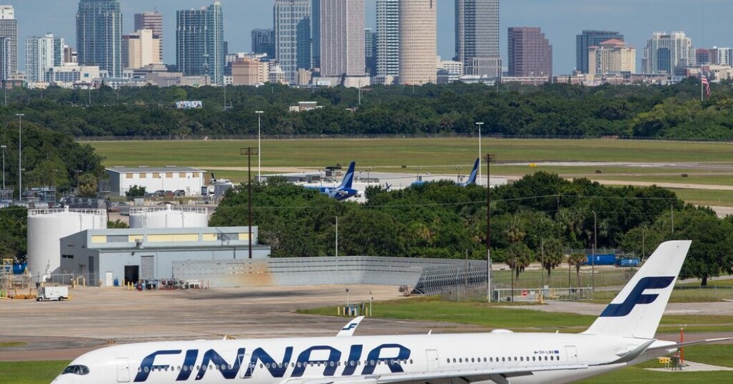 Ett Finnair-plan vid Tampas flygplats i Florida, USA. Arkvibild. Omvänd vinstvarning från Finnair