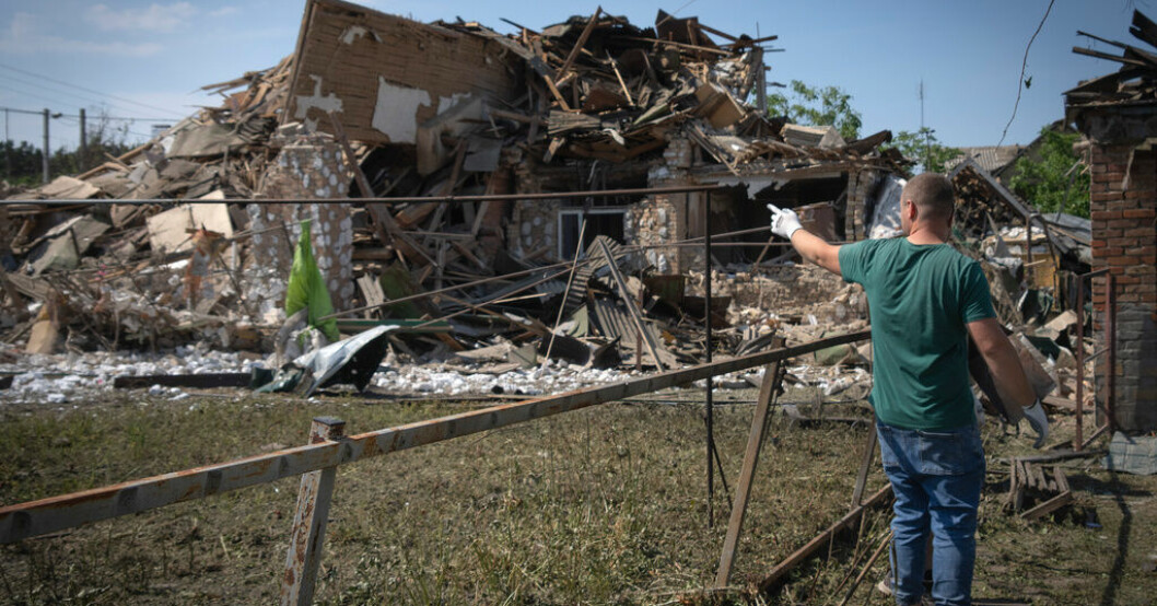 Ett förstört bostadshus norr om Ukrainas huvudstad Kiev tidigare i juni. Arkivbild. Dödligaste konfliktåret sedan 1994