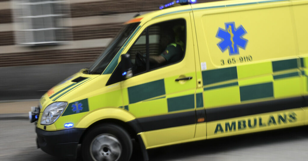 Ett mindre barn har skadats efter att ha fallit från ett fönster. Arkivbild. Barn föll från fönster – fört till sjukhus