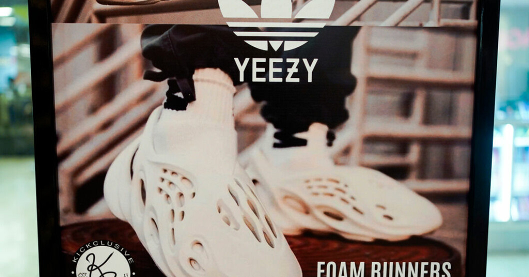 Ett par skor från märket Yeezy. Arkivbild. Adidas vill dumpa Kanye Wests produkter
