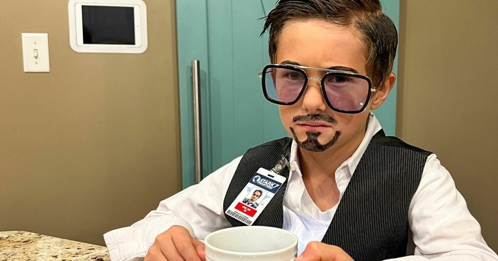 Evan hade klätt ut sig till actionhjälten Tony Stark på halloween. Namnbrickan hängde ledigt på västen, blåa glasögonen balanserade på näsan och skägget var mer eller mindre felfritt. Evan ”Tony Stark”