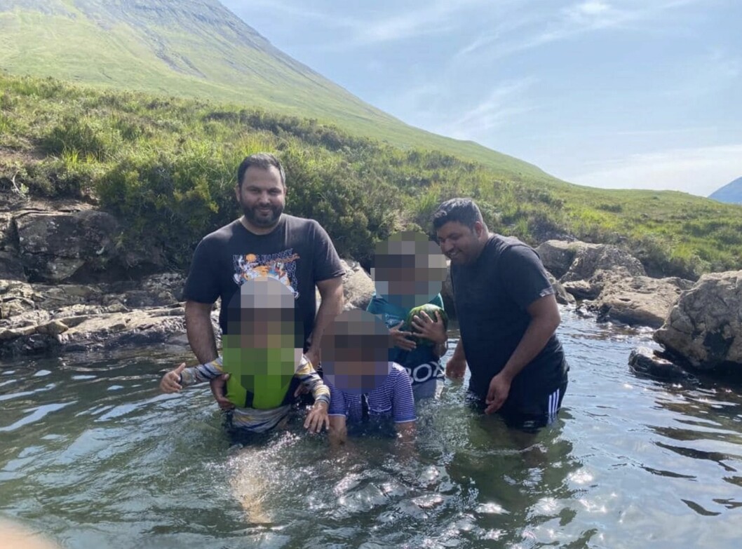 Mohammad Asim Raza (vänster) och Waris Ali pictured (höger) vid Loch Lomon.