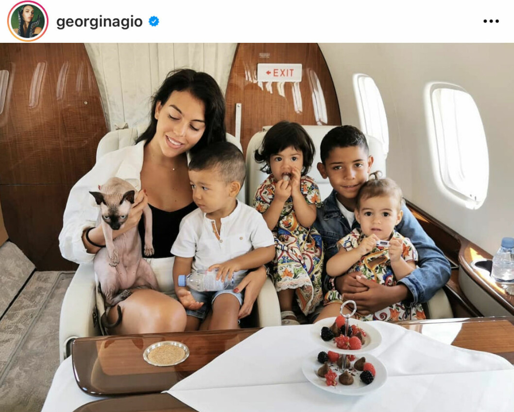 <strong>Georgina Rodríguez jobbar som modell men gillar också att tillbringa mycket tid med sina barn.</strong> Georgina Rodríguez jobbar som modell men gillar också att tillbringa mycket tid med sina barn.