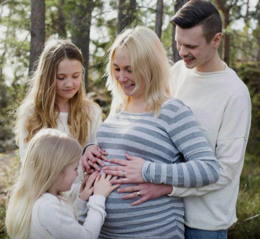 Så här såg det ut när övriga familjen väntade på att William skulle födas. <strong>Foto: Kanal 5 och Dplay</strong>