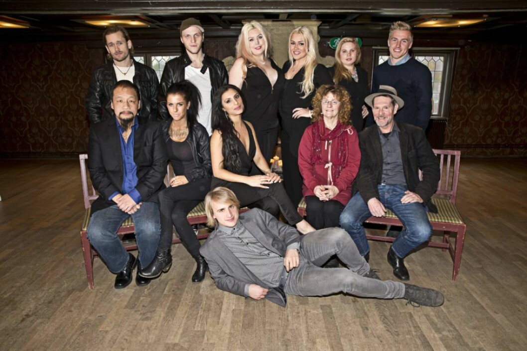 TV: Farmen 2014 Övre raden: Mats Falck, Joel Ottestig,Billie-Kim Svensson, Cornelia Nordensson, Sandra Ankarstrand, André Holgård. Nedre raden: Olov Larsson, Ulrika Eriksson, Jennifer Azar, Mona Karlsson, Jan Kerbosch. Liggande: Jonas Peltoniemi 2014-01-10 (c) SANDBERG MAGNUS / Aftonbladet / IBL Bildbyrå * * * EXPRESSEN OUT * * * AFTONBLADET / 4560