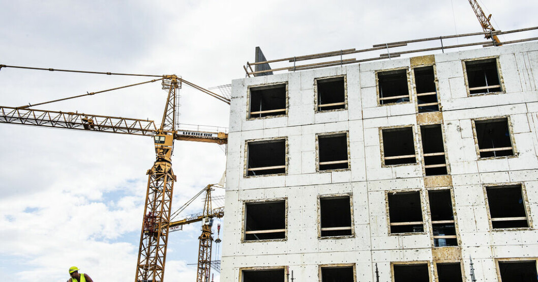 Färre bostadsinvesteringar inom näringslivet kommer att bidra till den svenska BNP-nedgången, enligt SBAB. Arkivbild. Ny prognos pekar mot tuffare tider