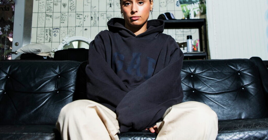 Fatima Jelassi släpper debutalbumet "Dom har bara gett mig ett namn". Hiphopstjärnan Jelassi: Jag var skit