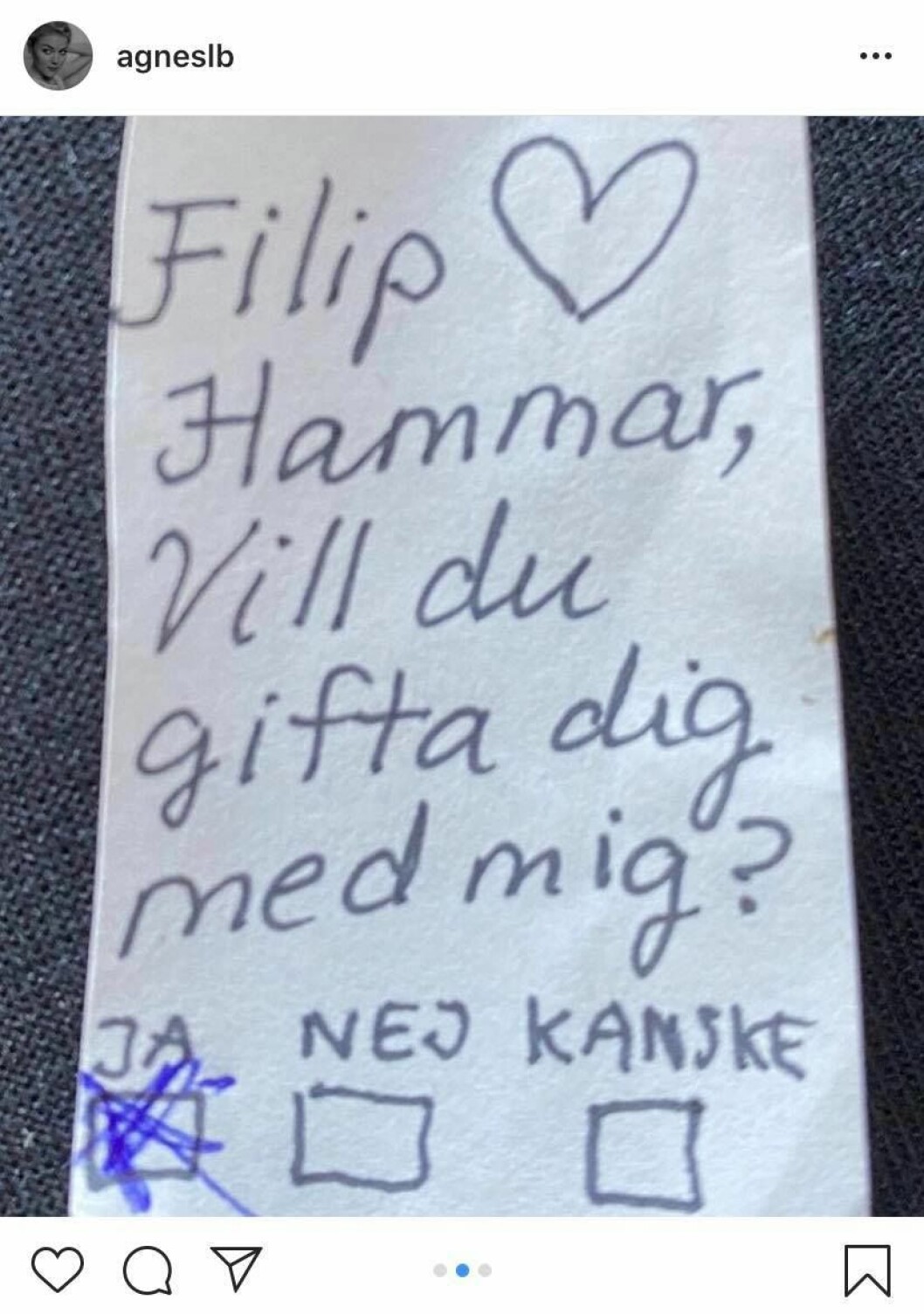 FOTO: Instagram Agnes Lindström och Filip Hammar har förlovat sig