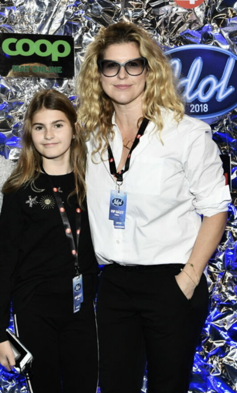 Dottern Emma och mamma Filippa Rådin. Emma och Filippa Rådin på Idolfinalen 2018