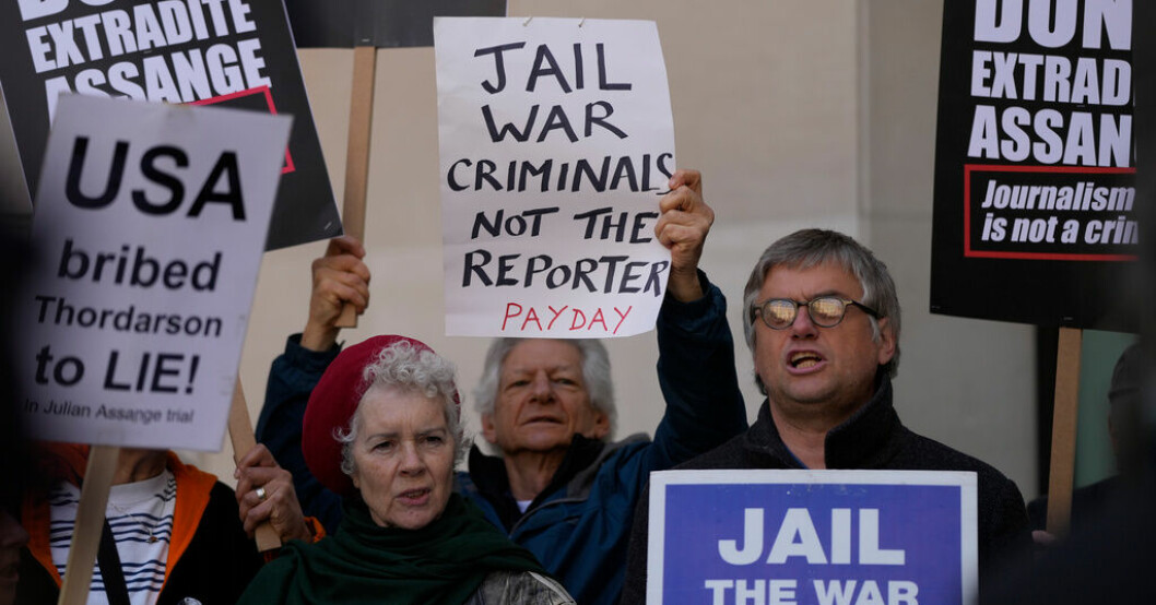 Flera demonstrationer mot utlämning av Wikileaks grundare Julian Assange har hållits utanför domstolar i London. Arkivbild. Assange närmare en utlämning till USA