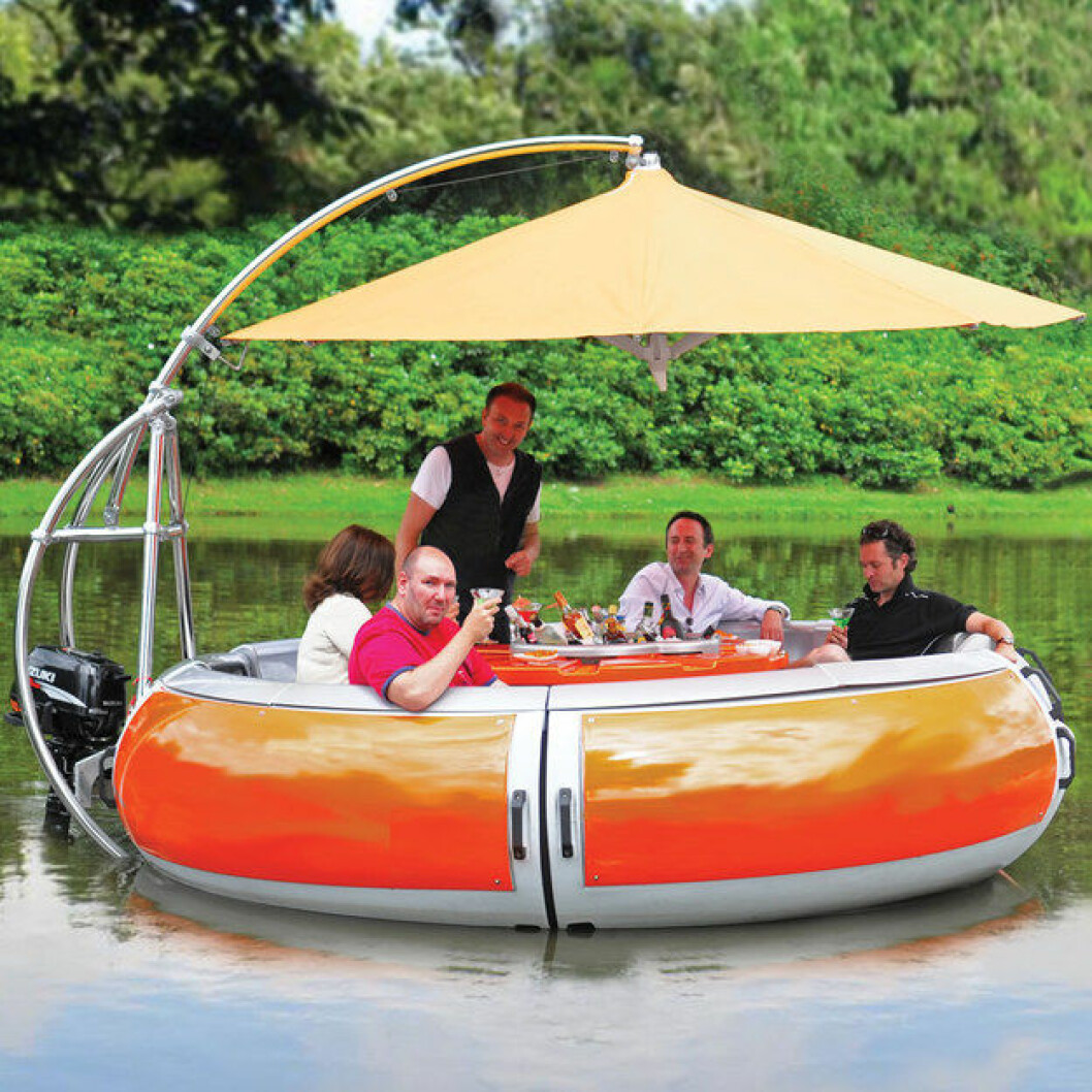 Via: Hammacher floating-dinner