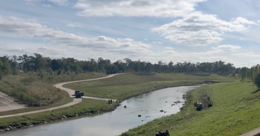 Sökteamet hittade en livlös kropp i vattnet drygt fem kilometer från platsen där Ridge varit. Floden Brays Bayou i Houston, Texas.