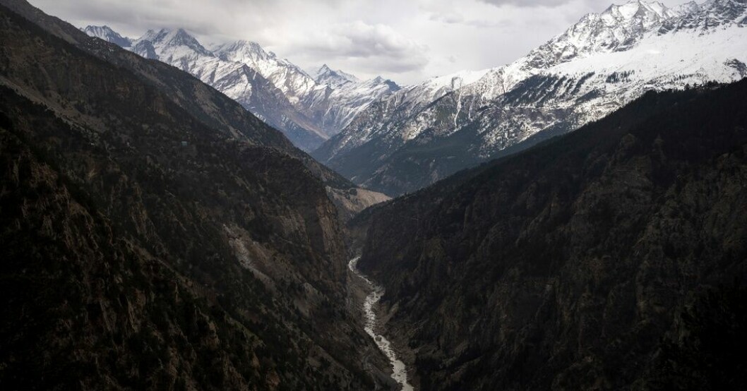 Floden Sutlej i Kinnaur-distriktet i Himachal Pradesh, Indien. Arkivbild. Nytt larm: Två miljarder kan bli utan vatten