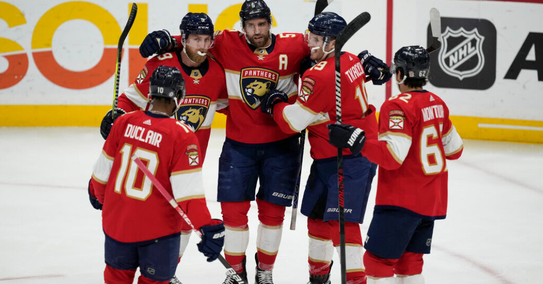 Floridaspelarna firar efter ett av de nio målen som gjordes i matchen mot Montreal natten mot fredag. Målfesten – tio mål på 13 minuter