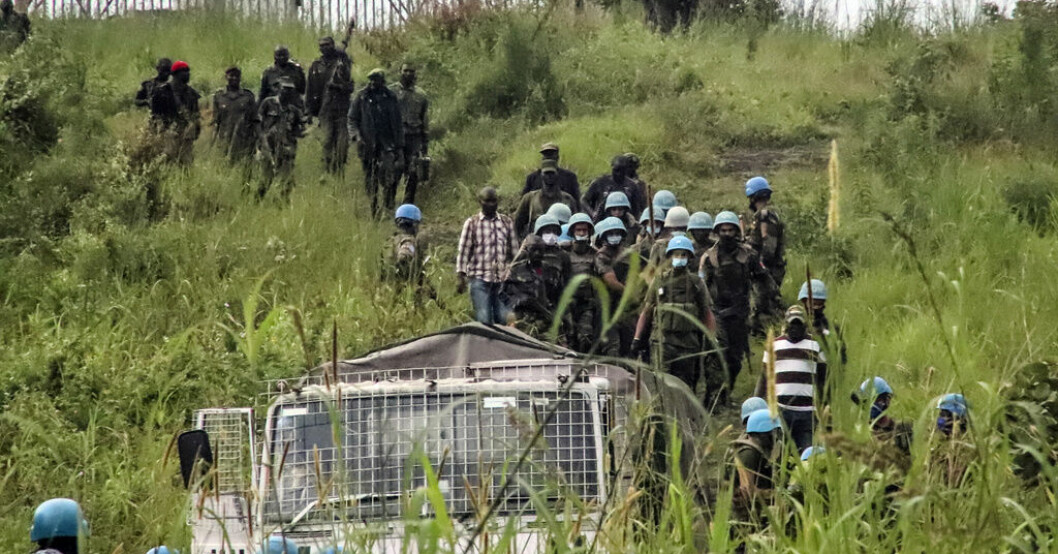 FN:s fredsstyrkor i Kongo-Kinshasa flyttar kvarlevorna efter de tre människor som dödades i en attack 2021 i det afrikanska landet. Ett av dödsoffren var Italiens dåvarande ambassadör. Arkivbild från tiden vid händelsen februari 2021. Sex döms för mord på italiensk toppdiplomat