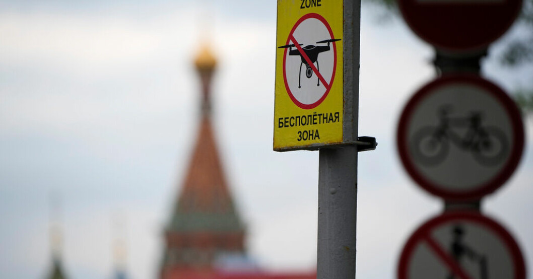 Förbud mot drönarflygningar har införts i Moskva efter den påstådda ukrainska drönarattacken mot det ryska makthögkvarteret Kreml den 3 maj. Hämndbudskap på ryska drönare: "För Kreml"
