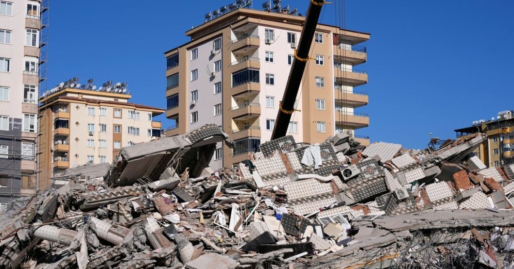 Förstörd byggnad i Gaziantep efter jordbävningen i Turkiet. Arkivbild. Ytterligare turkisk klubb drar sig ur ligaspelet