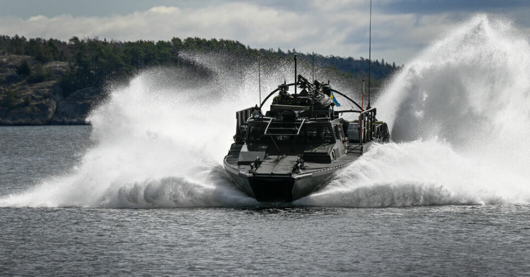 Försvarsmakten ska få åtta sjörörliga artilleriplattformar med stabiliserade granatkastare. På bilden stridsbåt 90. Arkivbild. Försvaret beställer nytt sjöartilleri