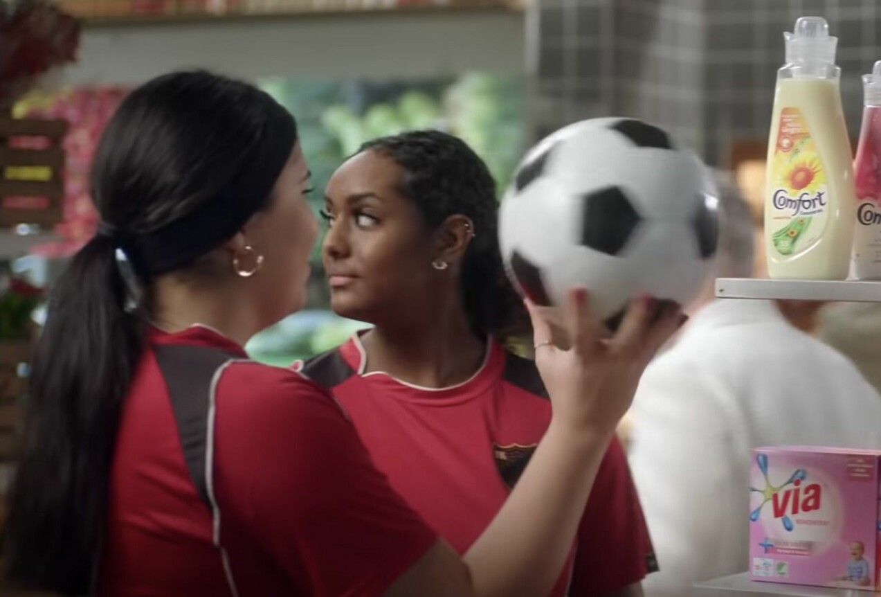 Fotbollstjejer i Ica-reklamen.