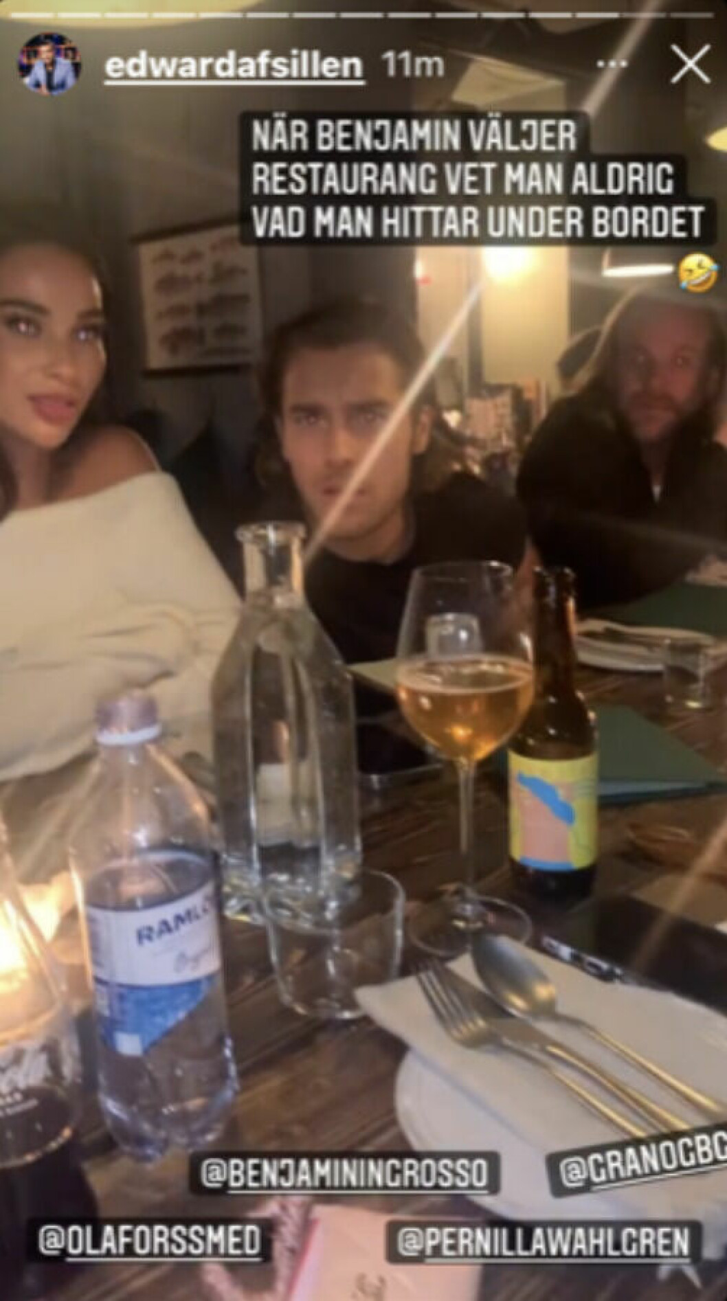 En Instagram story postad av Edward af Sillén. Frøya ser ut att sitta i Benjamins knä i en Instagram story postad av Edward af Sillén.
