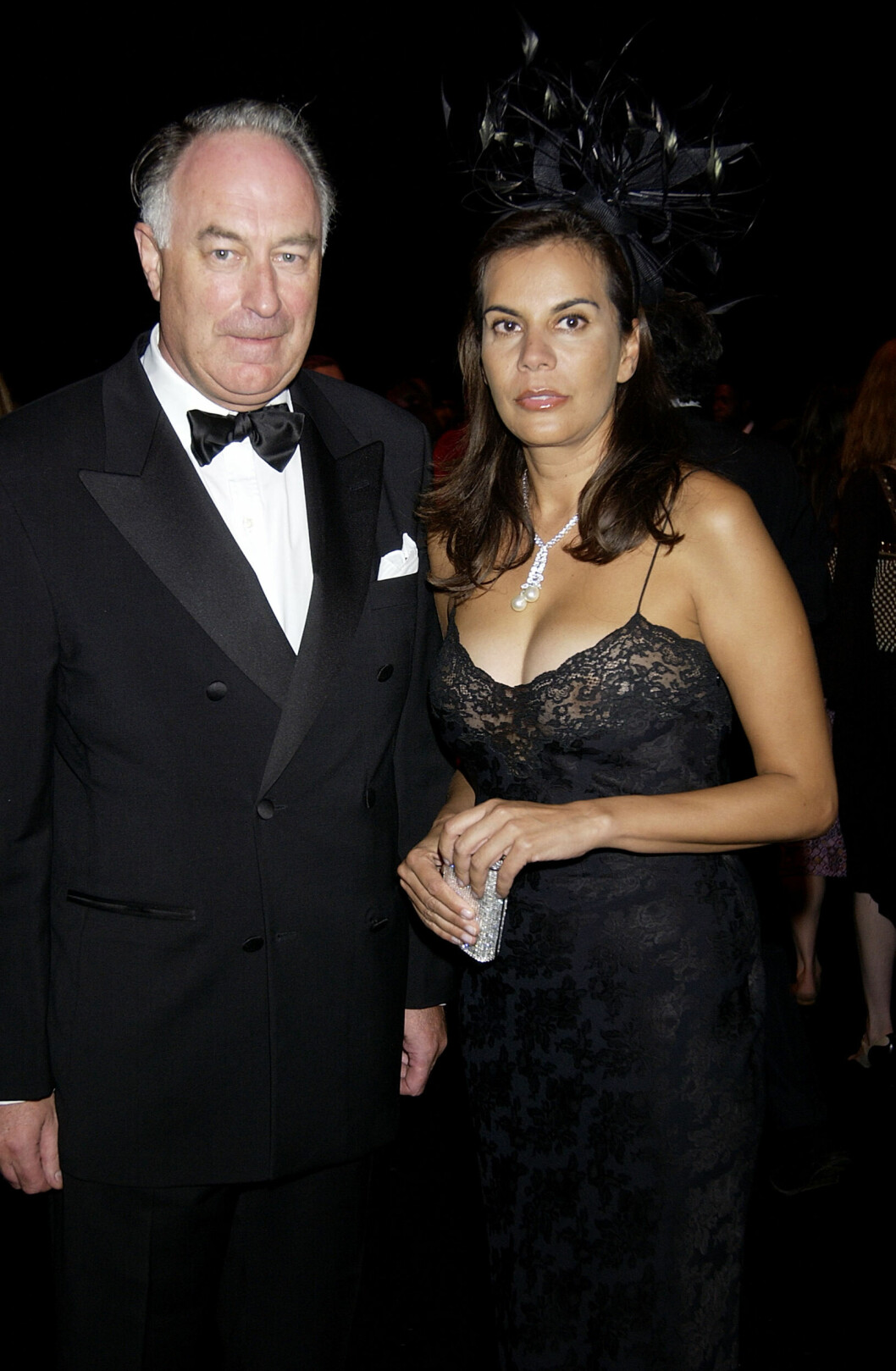Framlidne John Bowes-Lyon och Lily Mahtani Garrard på ett event år 2002. Framlidne John Bowes-Lyon och Lily Mahtani Garrard på ett event år 2002.