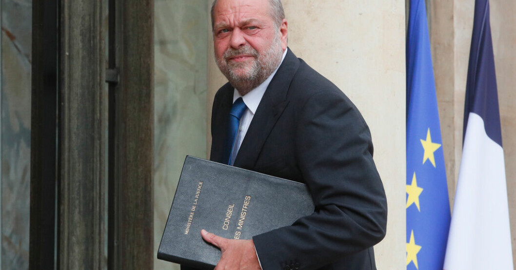 Frankrikes justitieminister Eric Dupond-Moretti visade "bras d'honneur" till oppositionsledaren Olivier Marleix två gånger. Arkivbild. Ful armgest väcker ilska i franska parlamentet