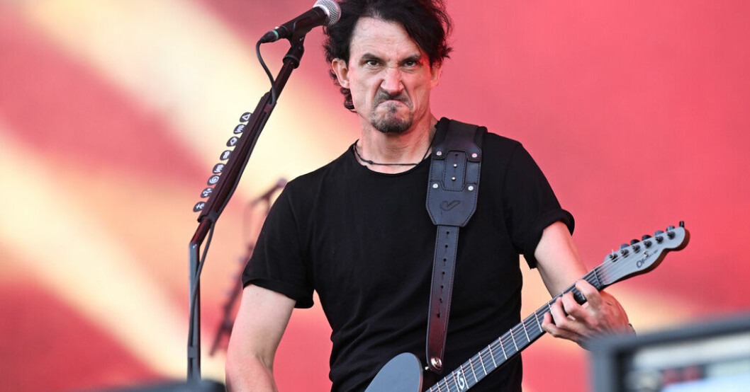 Franska bandet Gojiras frontfigur och sångare Joe Duplantier under torsdagens spelning. Franska Gojira spelade på Sweden Rock