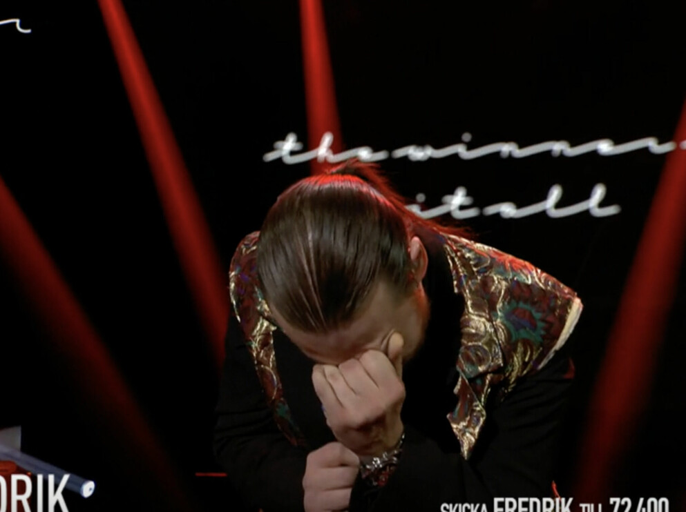 <span class=" italic" data-lab-italic_desktop="italic">Fredrik Lundman bryter ihop under fredagens sändning av Idol.</span> Fredrik Lundman Idol