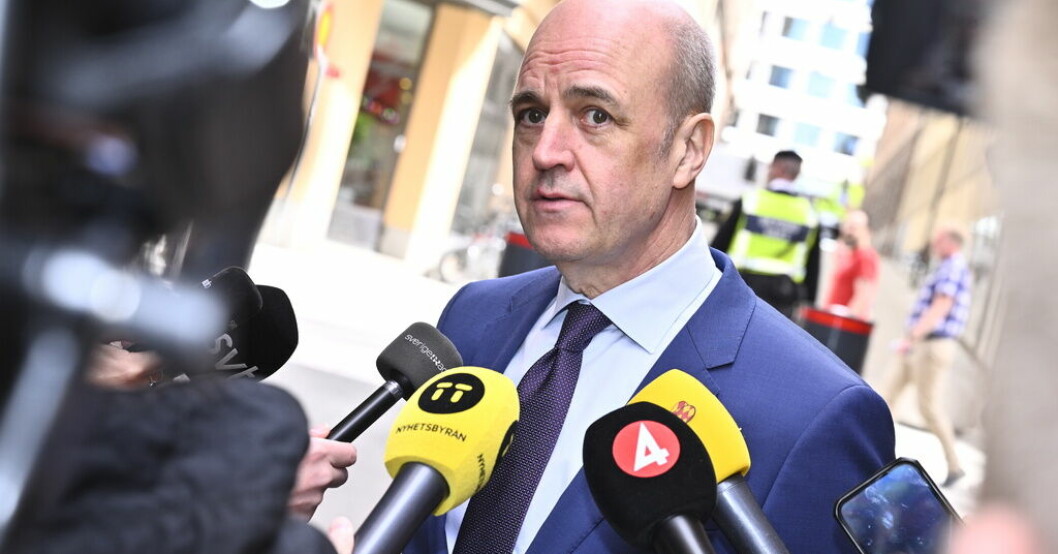 Fredrik Reinfeldt, ordförande i Svenska Fotbollförbundet, säger att fotbollen blivit en frizon för våldsamma män. Reinfeldt: Män ser fotbollen som en frizon