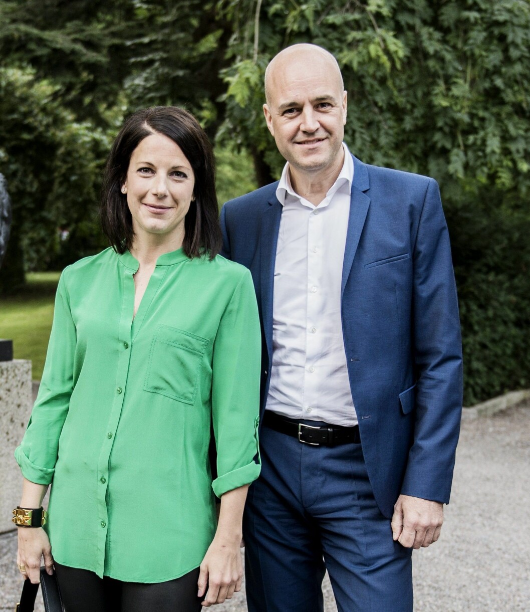 Fredrik Reinfeldt och Roberta Alenius på lanseringen av hans politiska självbiografi <em>Halvvägs</em>. Foto: IBL Fredrik Reinfeldt och Roberta Alenius på lanseringsfesten av hans politiska självbiografi Halvvägs (Albert Bonniers förlag). Foto: IBL