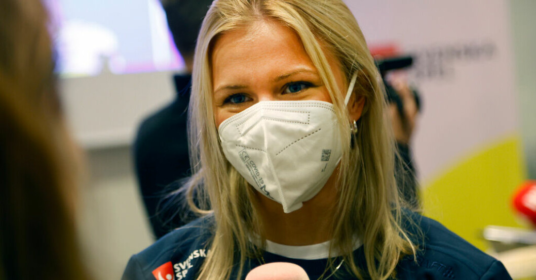 Frida Karlsson vid hemkomst efter skid-VM. VM-hjältarna hemma: "Ganska less på tårta nu"