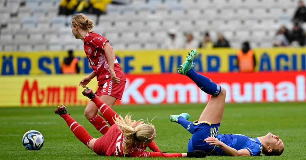 Fridolina Rolfö, till höger, och de andra svenska spelarna hade en frustrerande fotbollsfredag mot Danmark. Ingen oro – trots Gerhardssons värsta måltorka