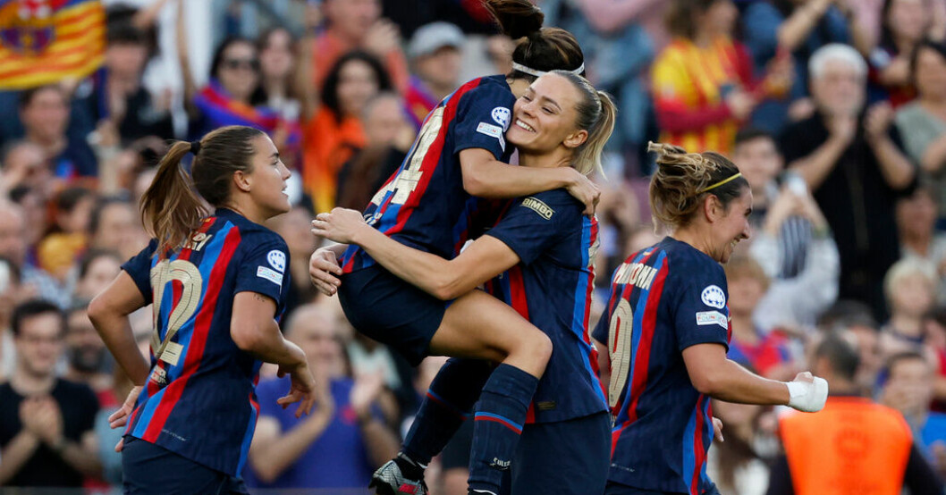 Fridolina Rolfö, tvåa från höger, kan se fram emot bra tryck på läktaren när hennes Barcelona tar sig an Wolfsburg i Champions League-finalen i Eindhoven den 3 juni. Arkivbild. Historiskt biljettryck till damernas CL-final