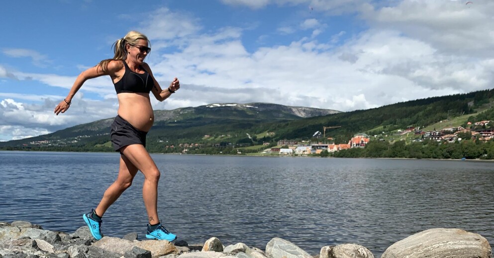 Frida Södermark, 43, springer ofta. Underlaget varierar och här gör hon det på klippor. Frida Södermark